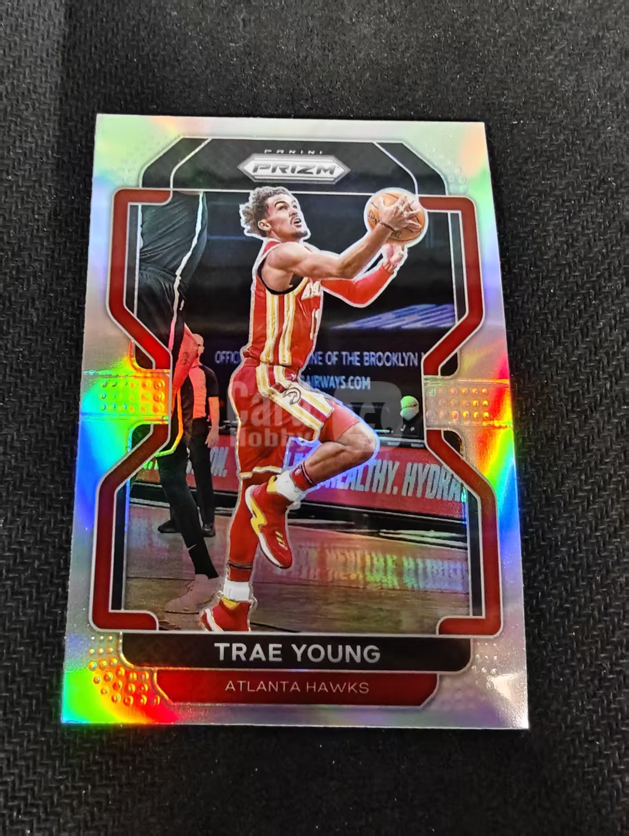 2021-22 Panini Prizm Trae Young 特雷杨 吹杨 老鹰队 银折 PZ 划痕 边角瑕疵 #26