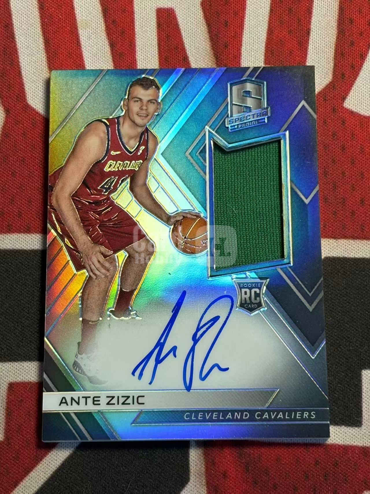 2017-18 PANINI SPECTRA 光谱系列 Ante Zizic 骑士名宿 新秀RC 安特日日奇 299编 RJA 新秀球衣物料签字卡 衣料实物卡签 新秀签 银折 折射【烂臭嘴拍卖】