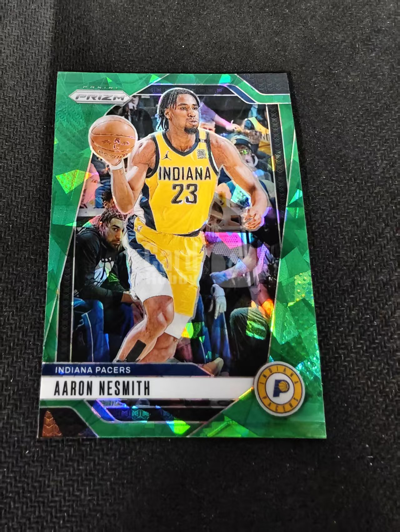 2024-25 Panini Prizm Aaron Nesmith 阿隆 内史密斯 步行者 绿碎冰 PZ 划痕 边角瑕疵 #22