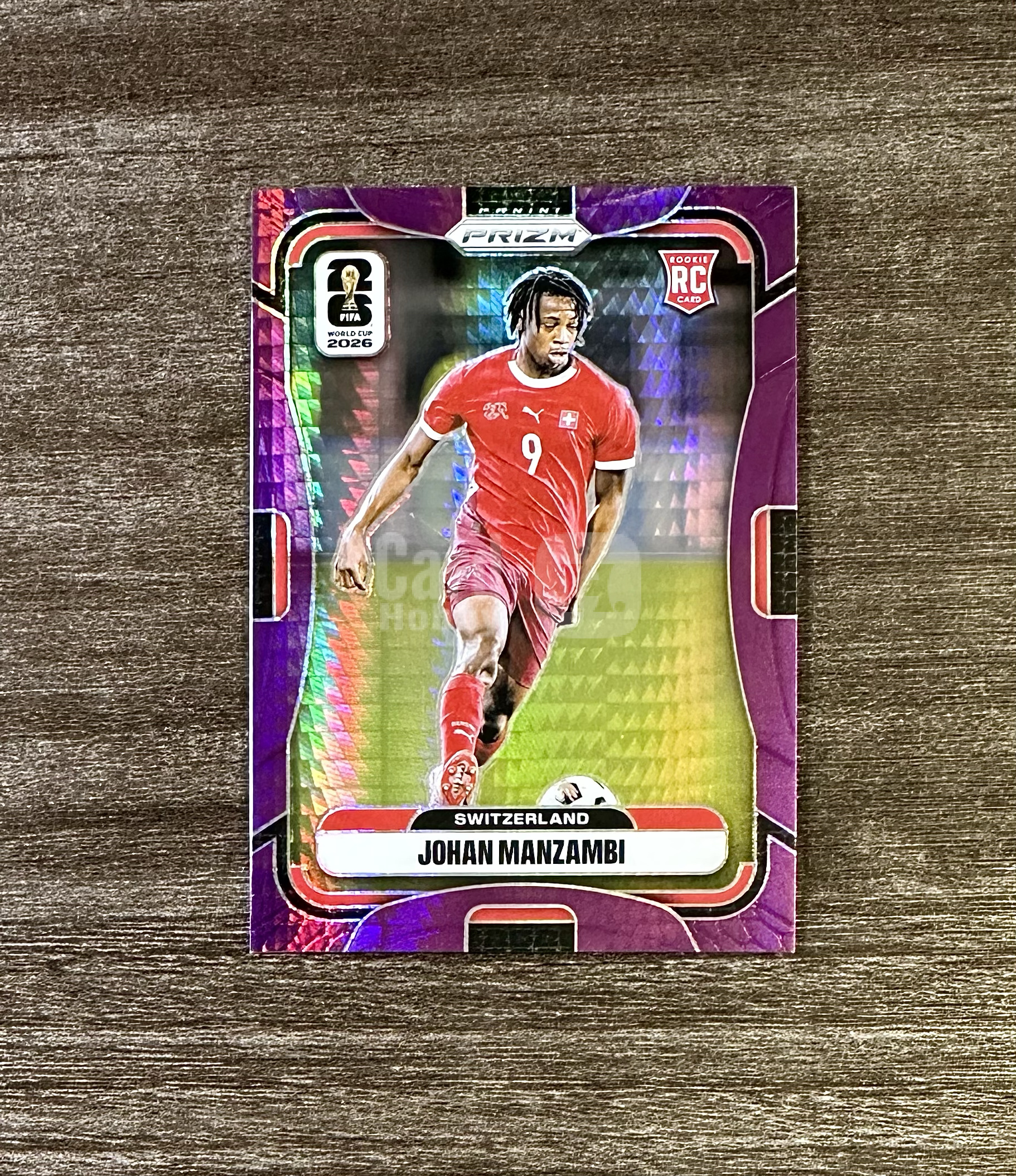 2026 Prizm World Cup Purple 美加墨 世界杯 紫hyper折 大热新秀RC /299编 Johan Manzambi 约翰 曼赞比 瑞士 两边切割瑕疵如图！介意勿拍 qwy