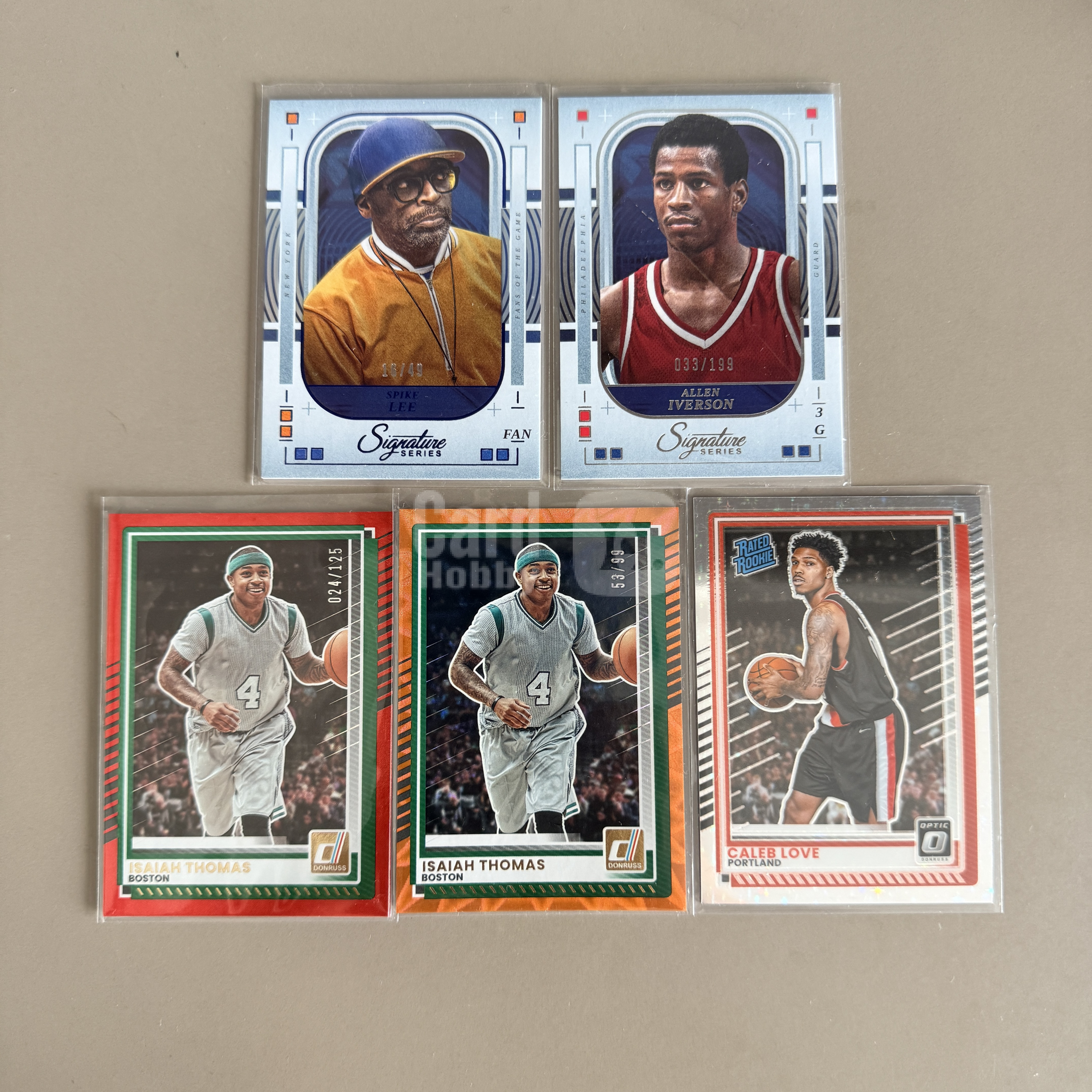 【大卫拍卖】 2025-26 Panini Signature Series 艾弗森 199编 乐福 149编 斯派克李 49编 以赛亚托马斯 99编/125编 划痕 卡品如图