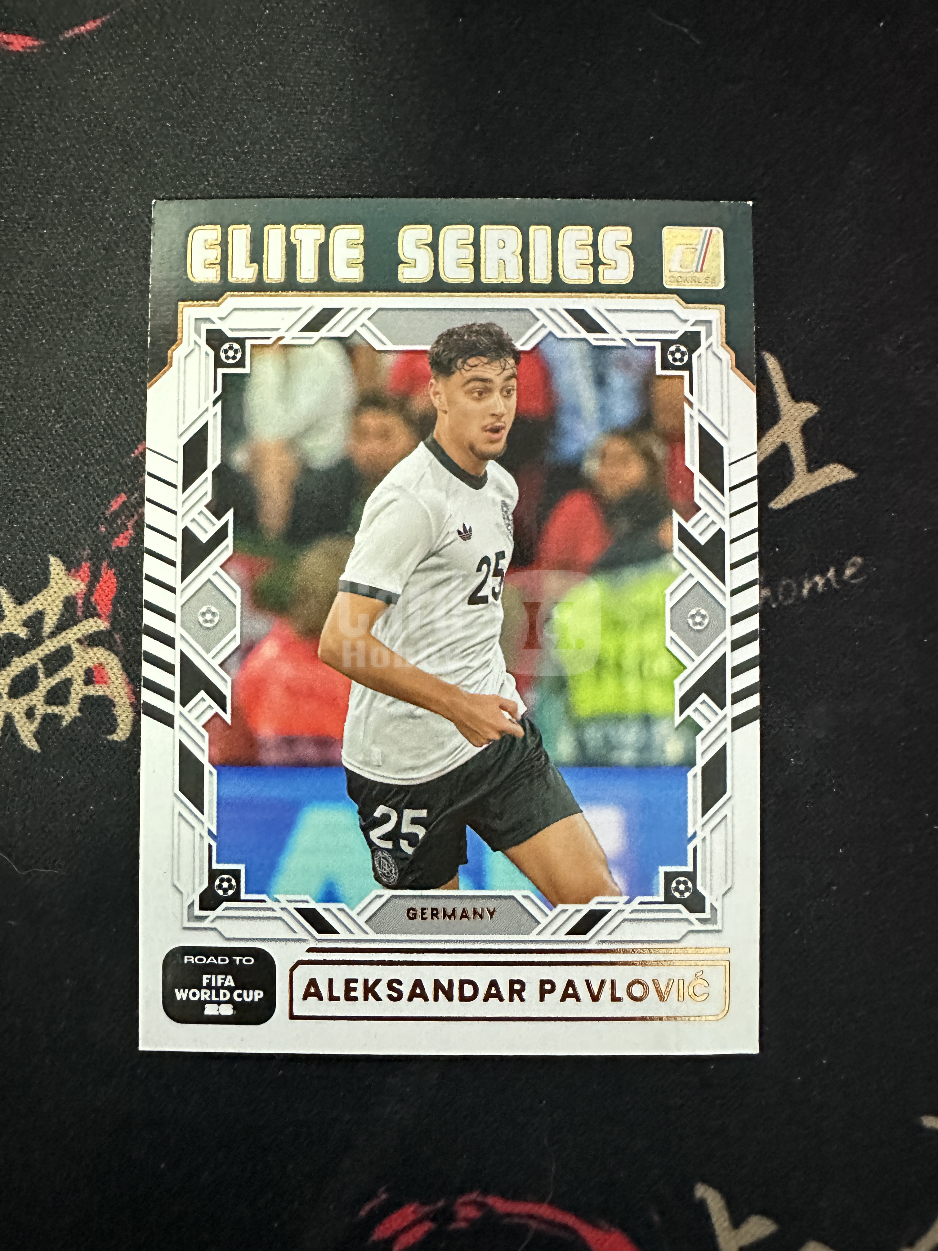 2025-26 Panini Donruss Pavlovic （满意卡社）帕尼尼 杜蕾斯 FIFA 2026世界杯之路 精英 特卡 铜平行 德国 帕夫洛维奇 德甲 拜仁慕尼黑 实卡精美 卡品如图
