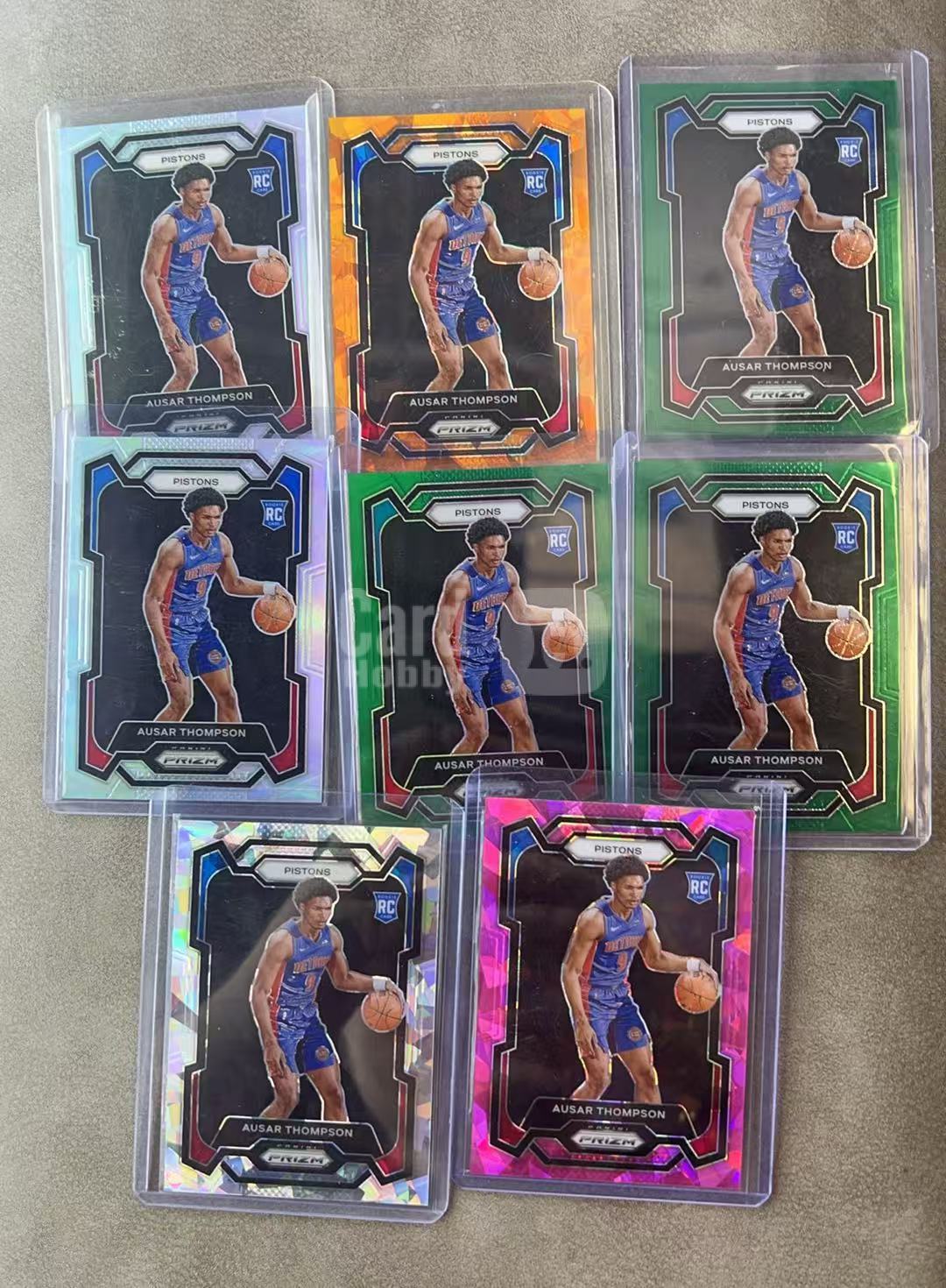 5617【330球星卡实体店代卖】panini 23-24 prizm 奥萨尔汤普森(Ausar Thompson)新秀年 RC 正绿、正银折、橙碎冰、白碎、粉碎 小彩虹 共计8张(Peter)